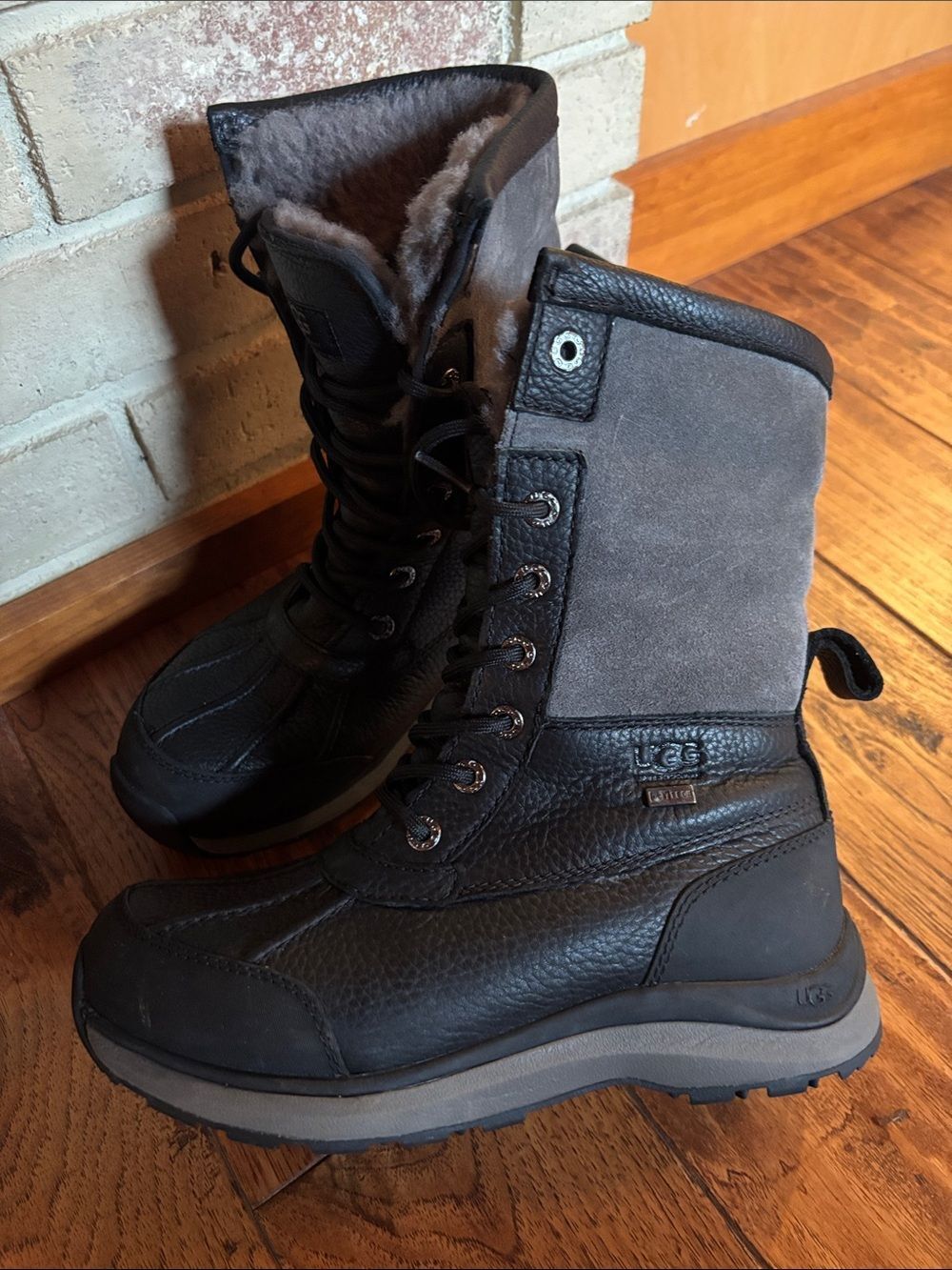 UGG Men’s Black and Gray Lace-Up Insulated Snow Boots